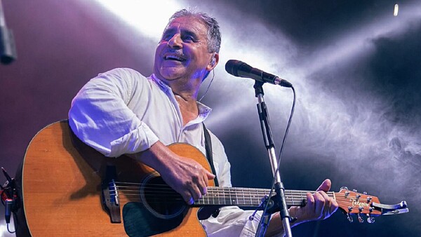 Los Ojeda le cantan al amor al ritmo de boleros