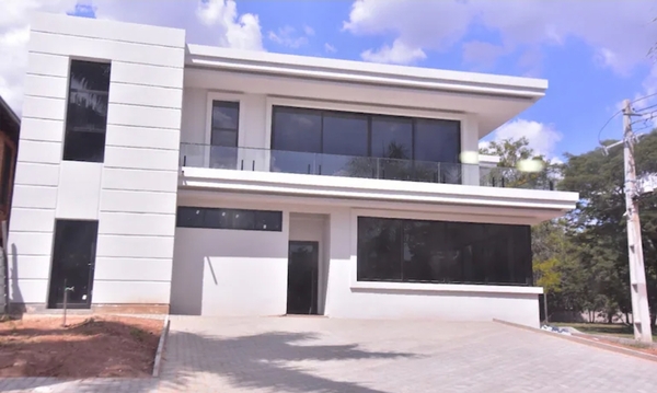 Milagroso progreso económico del senador cartista Hernán David Rivas - Noticiero Paraguay