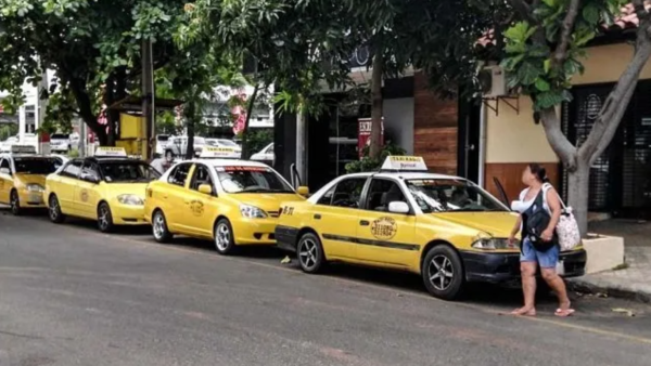 Fiscales y policías están atentos a movilización taxistas
