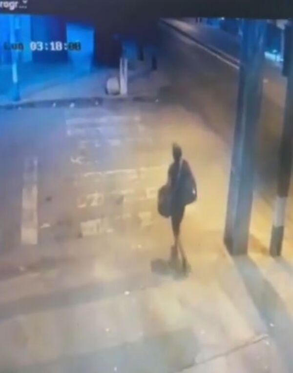 (Video) Entró a la pelu pero no para un corte, sino para robar