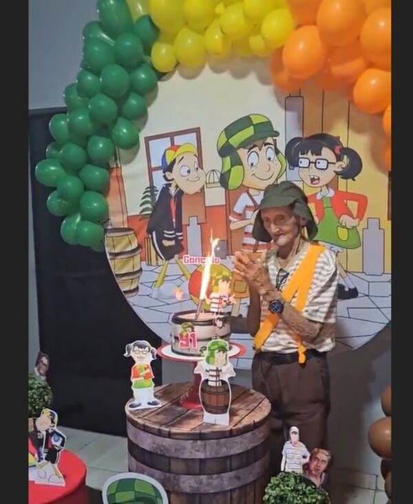 (Video) ¡Celebró sus 91 pirulos con el Chavo del 8!