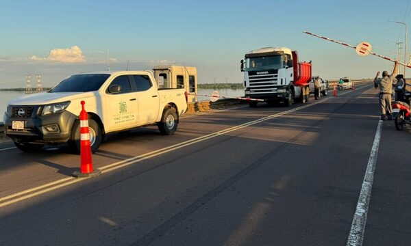 Frustran posible tráfico ilegal de madera nativa que iba transportado en un camión a Ayolas
