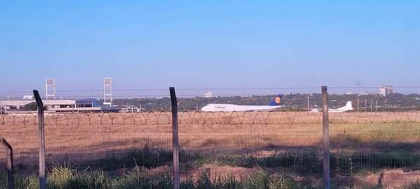 Aeronave de Lufthansa aterriza en el Silvio Pettirossi ante alerta meteorológica en Buenos Aires - Nacionales - ABC Color