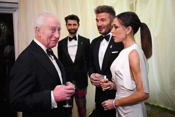 Victoria y David Beckham, invitados a una cena de gala ofrecida por Carlos y Camila de Inglaterra - Gente - ABC Color