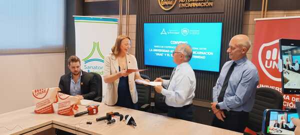 UNAE y Sanatorio La Trinidad firman convenio para fortalecer la formación en salud