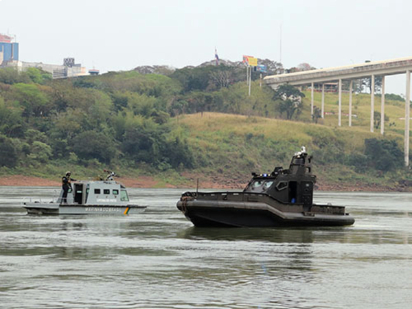 La Marina brasilera intensifica controles y decomisa embarcaciones en la frontera - La Clave