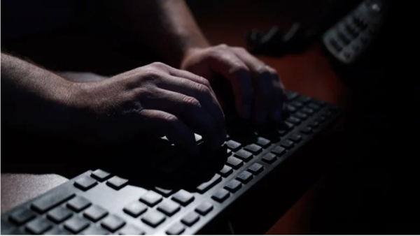 Piden detención de joven que difundió vídeos de encuentros sexuales con una adolescente