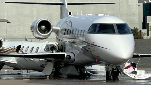 Avión del cantante de Mötley Crüe chocó contra jet privado y una persona murió - 1000 Noticias