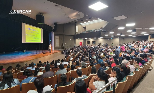 Conferencia de formación docente reúne a cerca de 600 educadores y líderes del Chaco para potenciar la calidad educativa en e