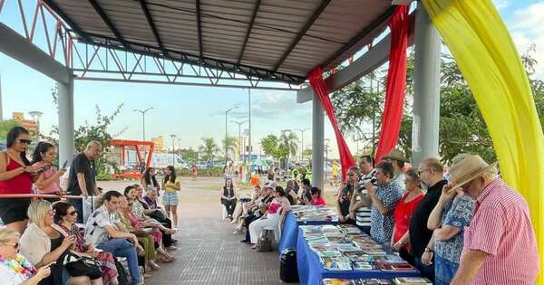 La Nación / La playa San José de Encarnación se llenó de libros