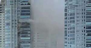 La Nación / Al menos 100 evacuados en incendio en torre de 50 pisos en Buenos Aires