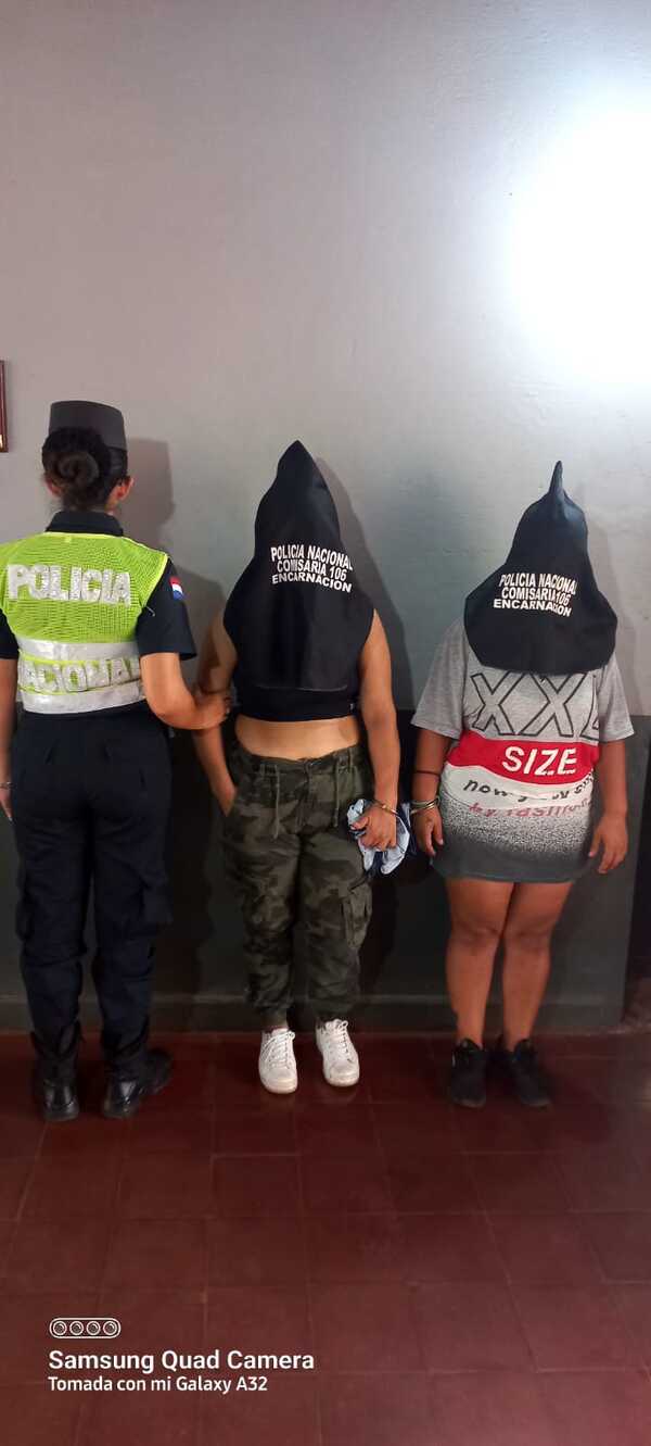 Comisaría 106° de Encarnación detiene a dos mujeres por hurto y recupera objetos robados