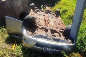 Choque y vuelco deja varios heridos, incluido un niño - Noticiero Paraguay