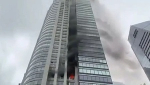 Argentina: Evacuan 100 personas por incendio en torre de Puerto Madero