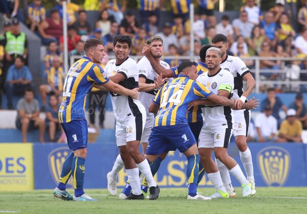 Versus / Luqueño y un "bombardeo" de críticas a varias decisiones arbitrales en el partido ante Olimpia