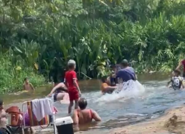 En un arroyito doñas se molieron a golpes