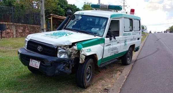 Santaní: Un fallecido tras accidente entre ambulancia y motociclistas