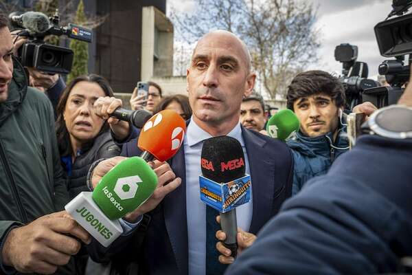 Rubiales declara ante el juez en el caso “besito” - Fútbol Internacional - ABC Color