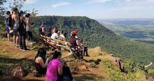La Nación / Amenazan a turistas que suben al cerro Tres Kandú