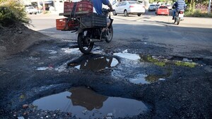 Hay votos para que Nenecho use dinero de la terminal en baches