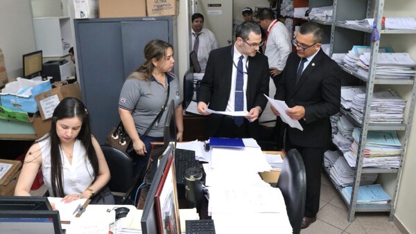 Fiscales incautaron 2.572 juicios y celulares de cuatro jueces de Paz