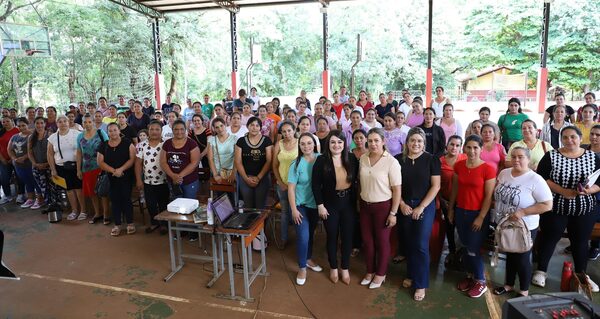 Gobernación de Alto Paraná capacita a 1.800 cocineras para el Programa Hambre Cero - .::Agencia IP::.