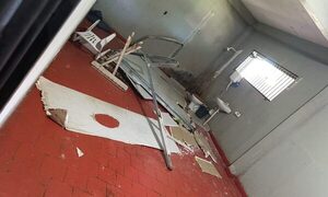 Mujer se autoflagela y causa disturbios porque no le dejaron visitar a su pareja encarcelada – Diario TNPRESS