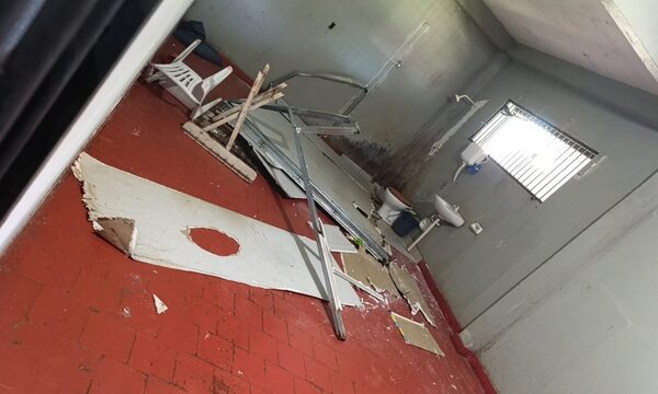 Mujer se autoflagela y causa disturbios porque no le dejaron visitar a su pareja encarcelada – Diario TNPRESS