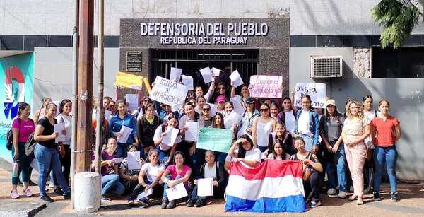 Mujeres aspirantes marchan contra “discriminación” en ingreso a Policía - Policiales - ABC Color