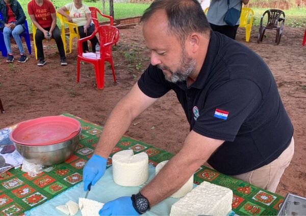 Capacitación en elaboración de Queso Paraguay e innovación tecnológica