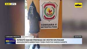 Video: Adolescente fue arrestado tras intentar robar varias prendas de vestir - ABC Noticias - ABC Color