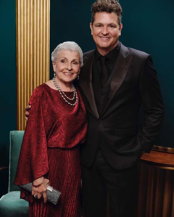 Carlos Vives celebró emocionado los 90 años de su mamá - Gente - ABC Color