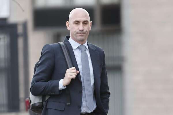 Luis Rubiales: La Fiscalía mantiene su petición de 2,5 años por agresión sexual a Jennifer Hermoso - Mundo - ABC Color