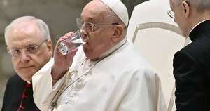 La Nación / El papa Francisco no logra leer su discurso por una bronquitis