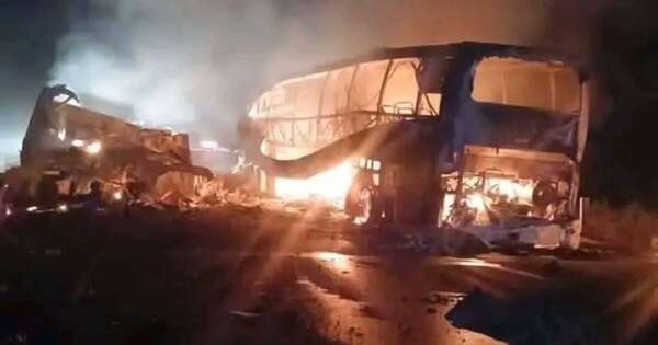 La Nación / Choque entre bus y camión en México dejó 38 muertos