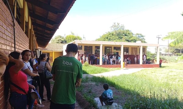 Padres denuncian imposiciones, cobros y desorganización en inscripciones en el CRECE