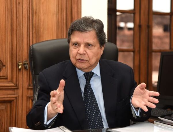 Acevedo asegura que "chats de Lalo" despiertan sospecha y anuncia que se adherirá a la querella - 1000 Noticias