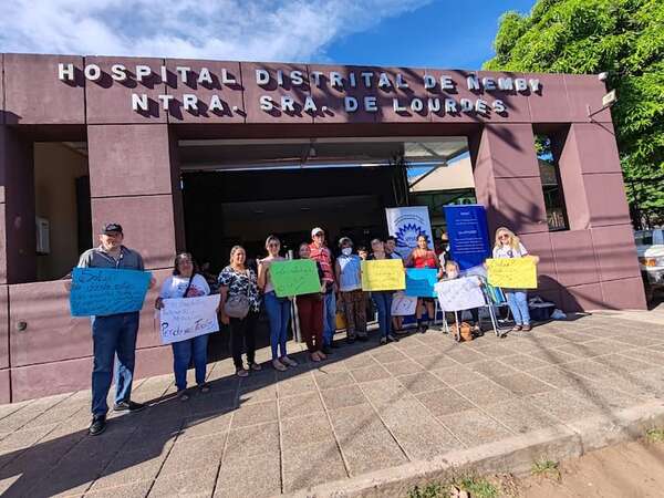 Pacientes de Reumatología del Hospital de Ñemby denuncian falta de medicamentos y cierre de un servicio - Nacionales - ABC Color