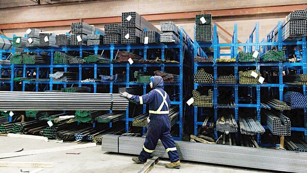 Trump cumple amenaza e impone altos aranceles al acero y aluminio