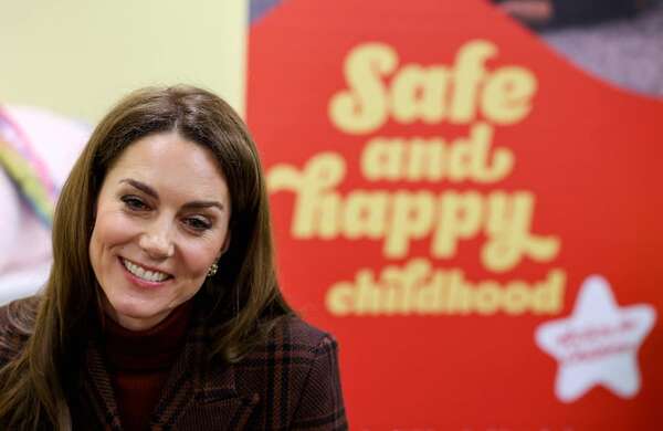 Kate Middleton visitó una prisión para conocer la situación de madres reclusas y sus hijos - Gente - ABC Color