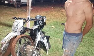 Detienen a marginal que desarmaba una moto robada en Minga Guazú