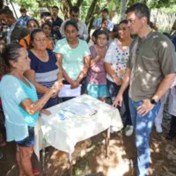 Presidente Peña visitó zona afectada por inundaciones en Villa Florida :: Presidencia de la República del Paraguay