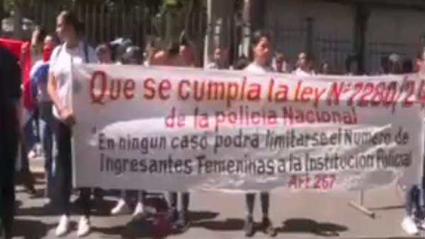 Aspirantes a ISEPOL marchan en reclamo tras quedar fuera pese a cumplir con los requisitos - SNT