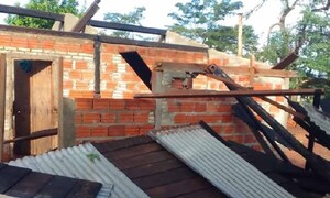Fuerte temporal causa destrozos y deja sin vivienda a 14 familias en Loreto – Prensa 5