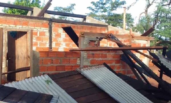 Fuerte temporal causa destrozos y deja sin vivienda a 14 familias en Loreto – Prensa 5