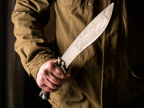 Dos hombres atacaron a machetazos a su cuñado en Naranjal - trece