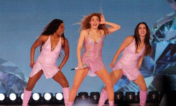 (VIDEO) ¡Indignación total porque Shakira se olvidó de las paraguayas en su concierto!