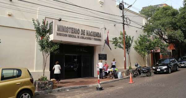 La Nación / Instan a jubilados a completar censo del MEF