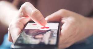 La Nación / Meta advierte sobre estafas “románticas” con IA por San Valentín