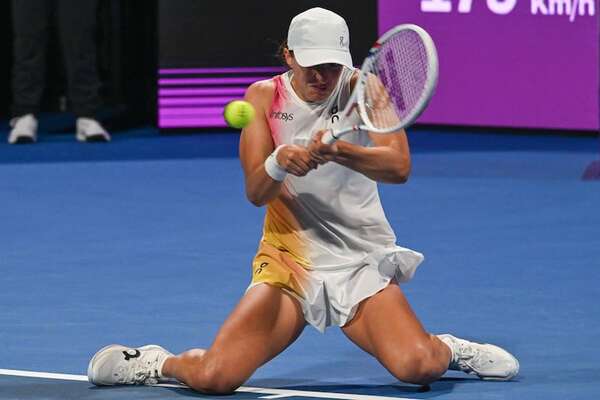Swiatek sufre pero avanza a cuartos del Torneo de Doha - Tenis - ABC Color